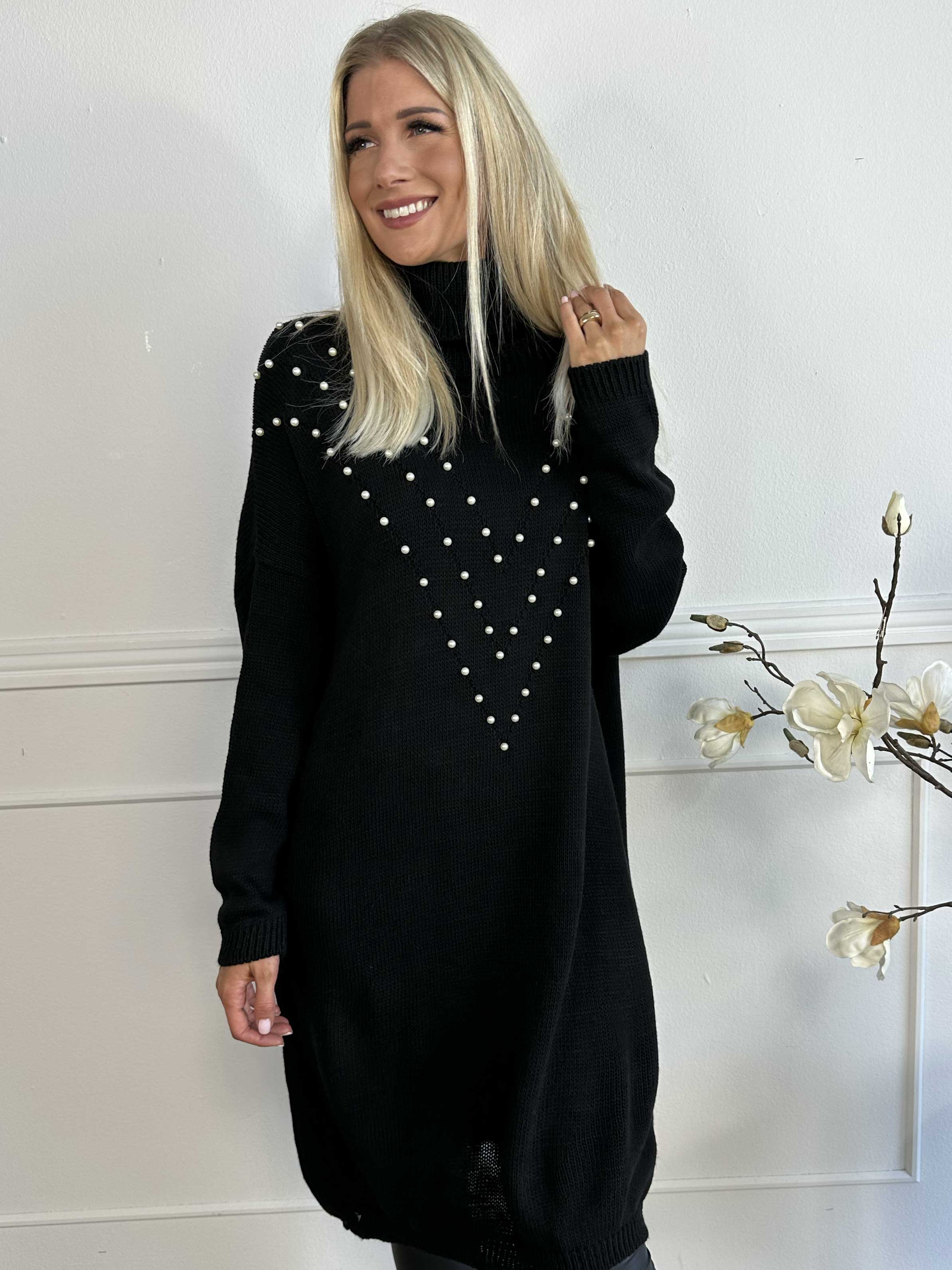 Desire - Stickad klänning med polokrage och vita pärlor